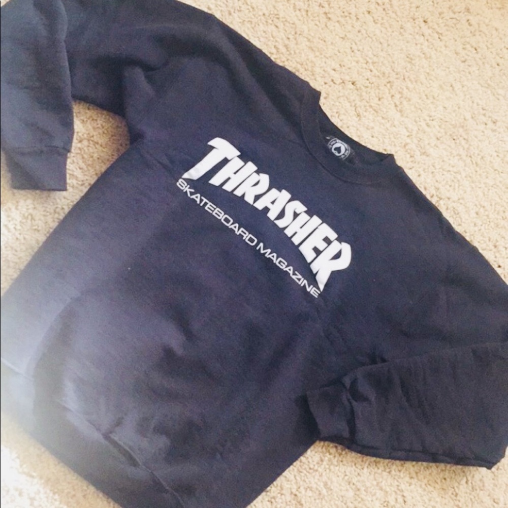 Black thrashed crewneck